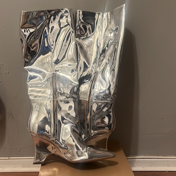 Sam Edelman Vance 2 Boots in Silver Patent, Size US10 - Picture 6 of 9